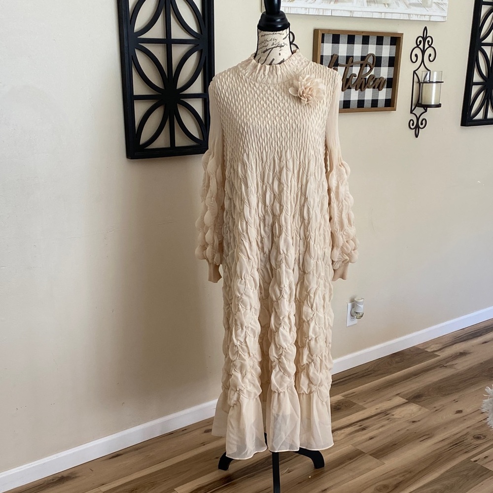 Elegant Cream Long Sleeve Dress